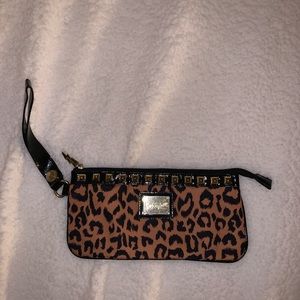 Betsey Johnson - Betseyville Leopard Wristlet 🐆